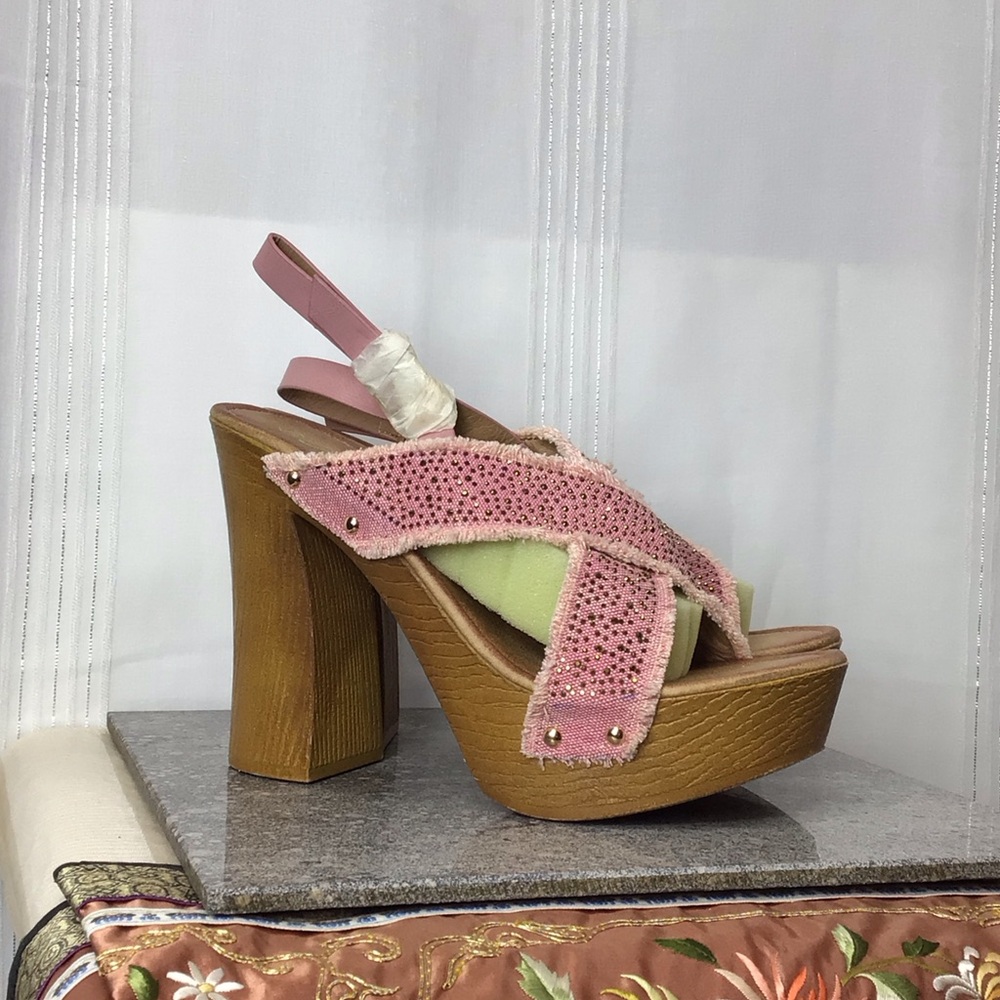 🆕 Forever ‘Amazing 22’ Pink Rhinestone Denim Platform Heel Sandals Sz.10 NWOT
